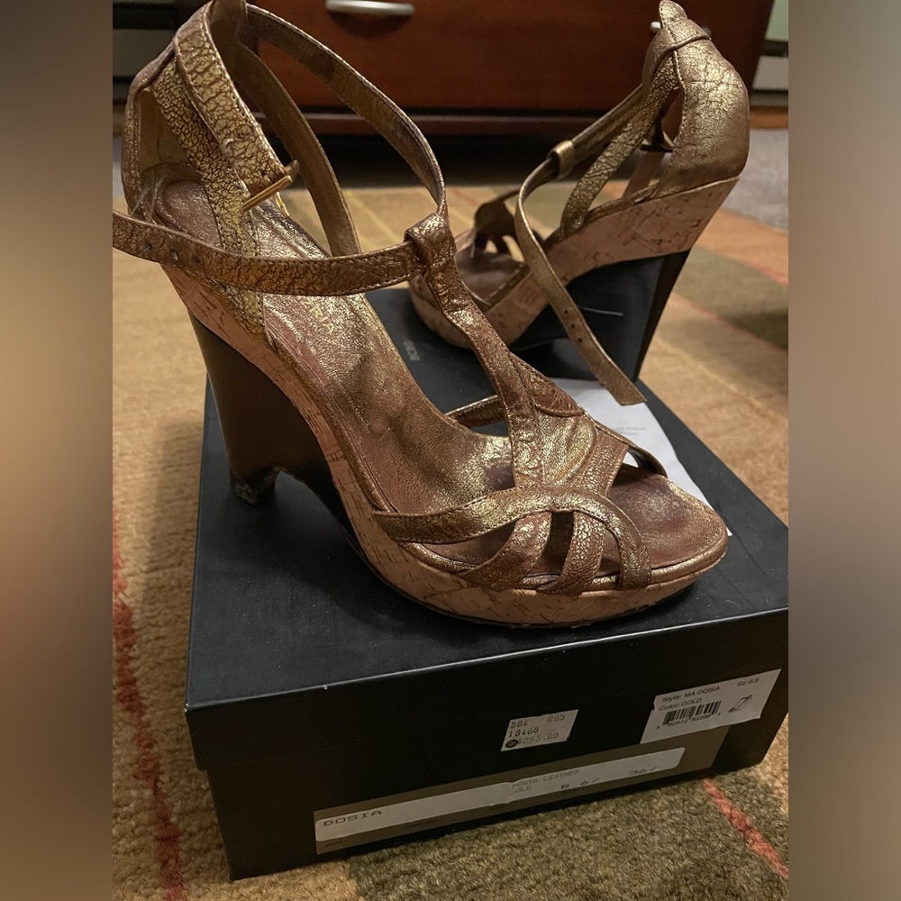 BCBG Max Azria gold leather platform sandal size 6.5